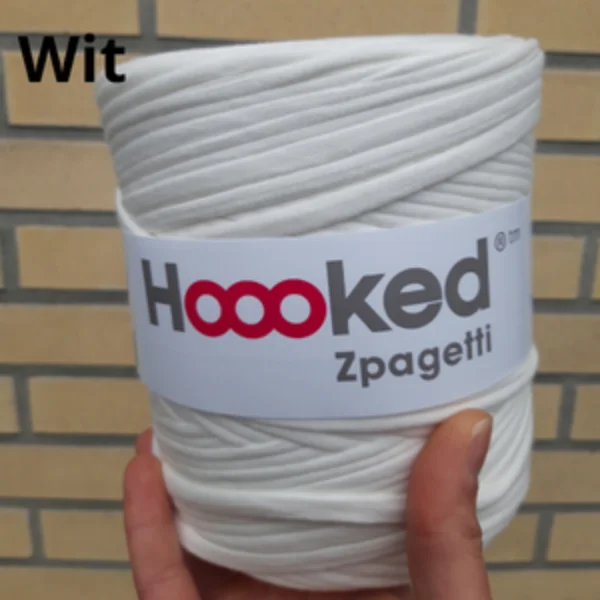 Een bol Hooked spaghetti in het wit.