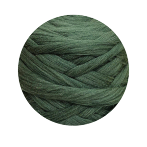 Biologisch geverfde merino wol in Fir Mix, een groene melange kleur voor vilten, spinnen en breien.