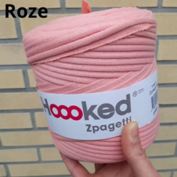 Een bol Hooked spaghetti in het roze.