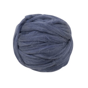Bol lontwol in de kleur Indigo Mix, een biologisch geverfde jeans blauwe lontwol 27 micron voor breien, spinnen, haken en macramé.