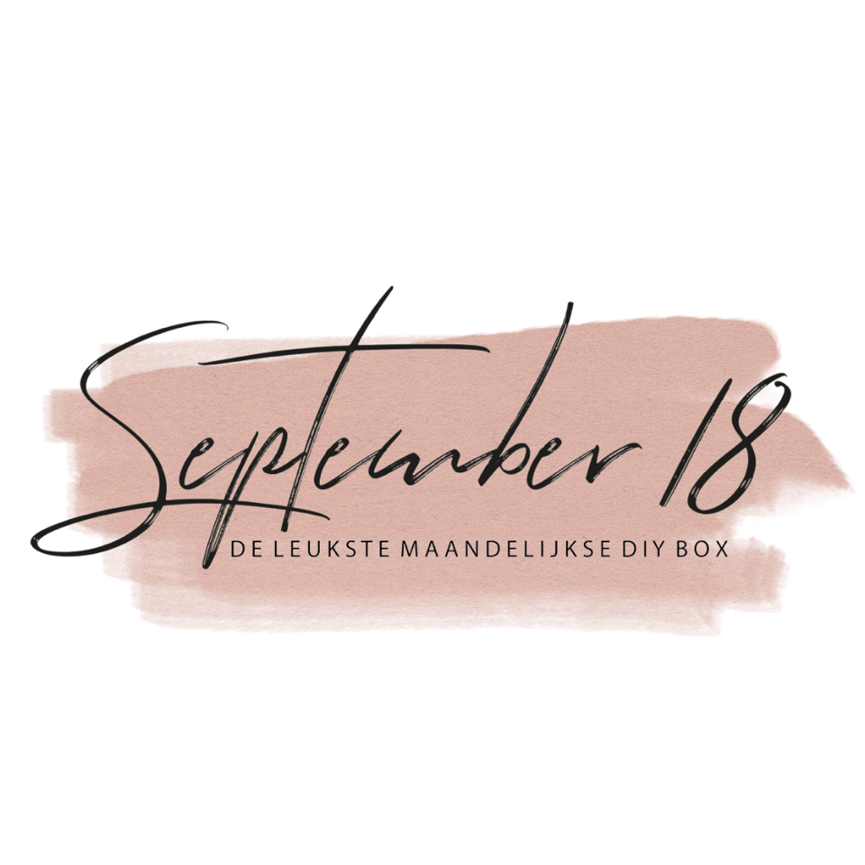 Logo september18 zwart op wit maandelijkse DIY box met een roze achtergrond.
