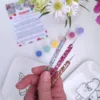 In deze kids box stippen op servies zitten ook de speciale tools voor het dot painten.