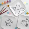 Creatief met kids knutselen;Versier je eigen halloween / herfst bordjes met een print van een pompoen, vleermuis en paddenstoel.