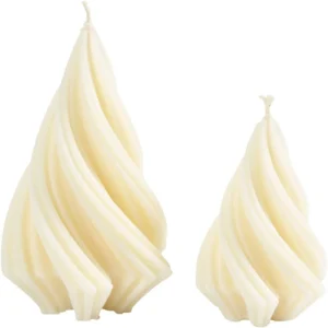 Kerstboompjes gegoten van soya was in twee formaten.