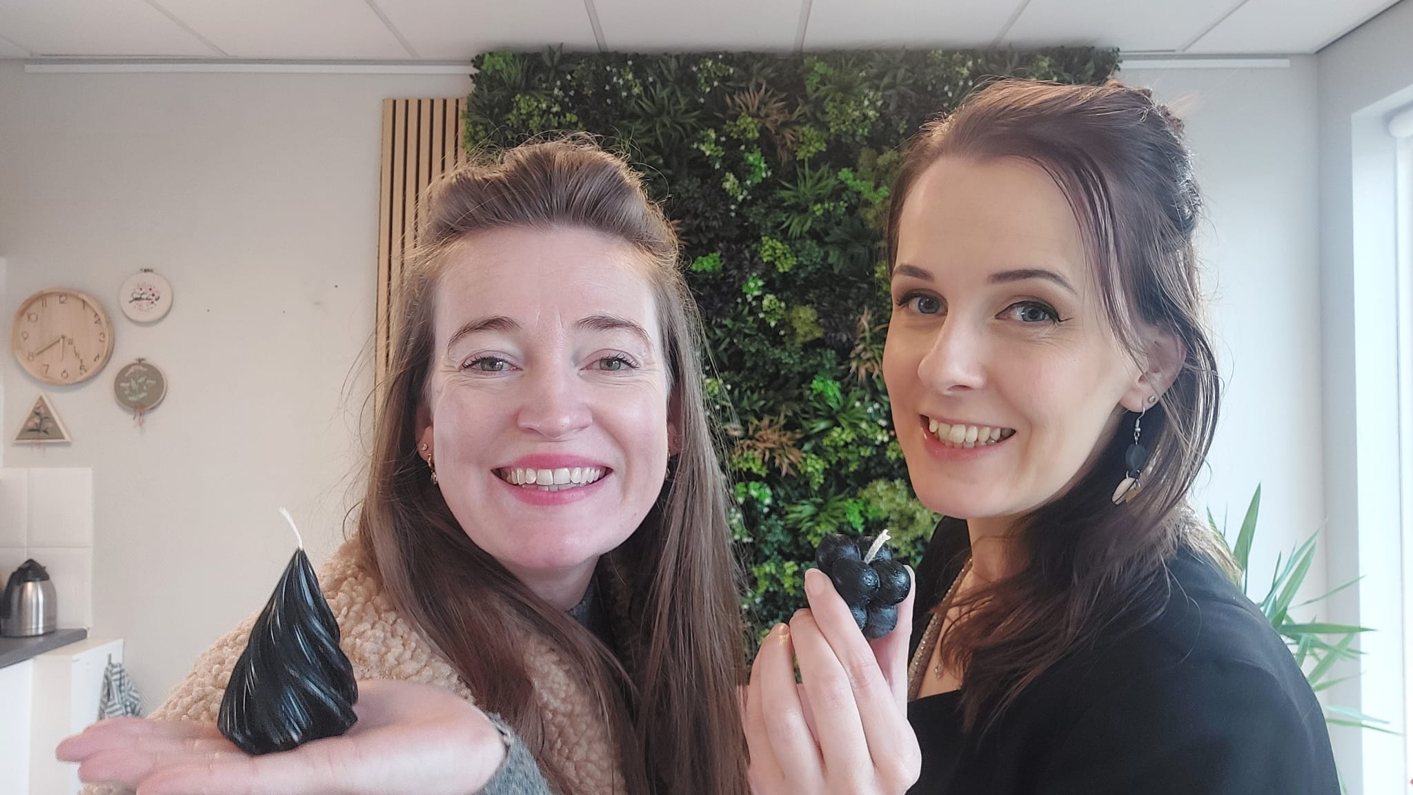 Maak je eigen kerstkaarsen met de soya was en gietmallen.