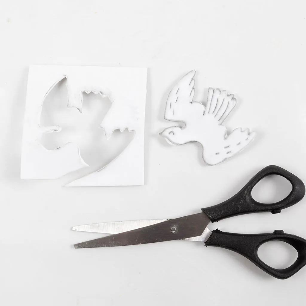 Knip het sjabloon uit.