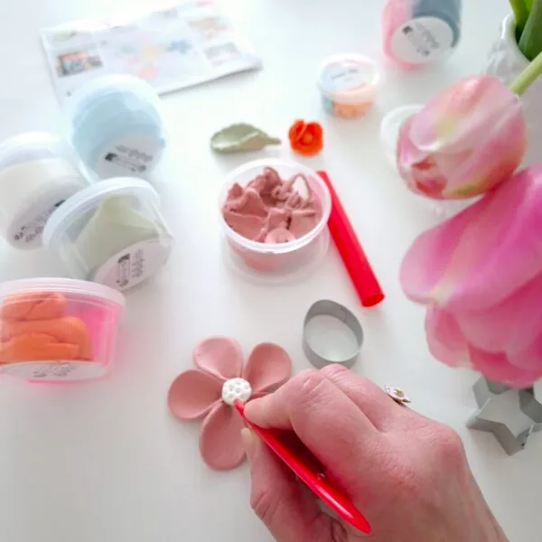 Aan de slag met Bloemen Boetseren, DIY box met klei.