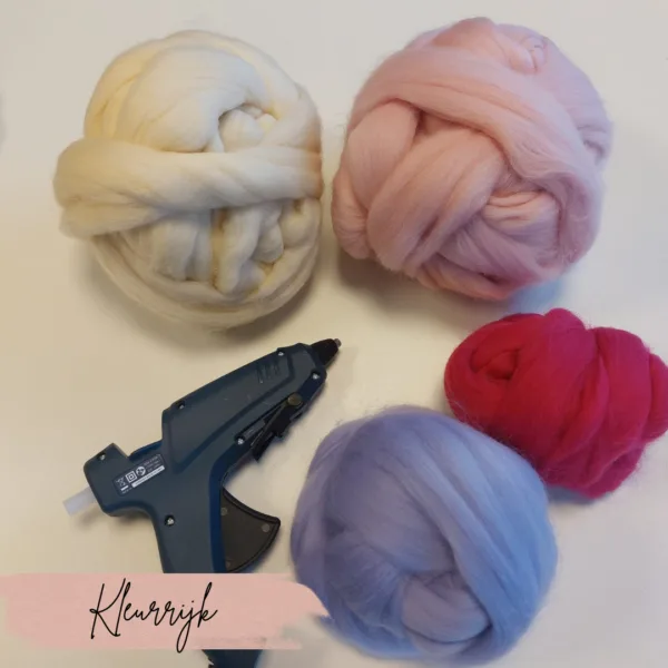 Lontwol in de thema set kleurrijk: lipstick, rose, Lila en ivory.