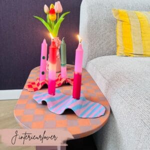 Jade maakte deze toffe kaarsenhouder voor iconische kaarsen in een golf vorm voor op tafel.