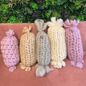 Sample sale - 5 kussens in snoepjeskussen patroon gebreid.