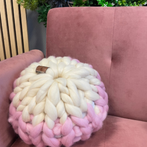 Rond kussen rose en ivory.