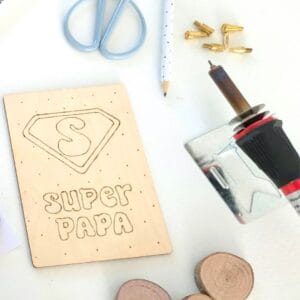 Houtbranden op een kaart voor Vaderdag met Super Papa.