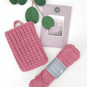 Geurzakje gehaakt en bol durable double four in roze.