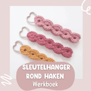Werkboek sleutelhanger rond haken voorblad.