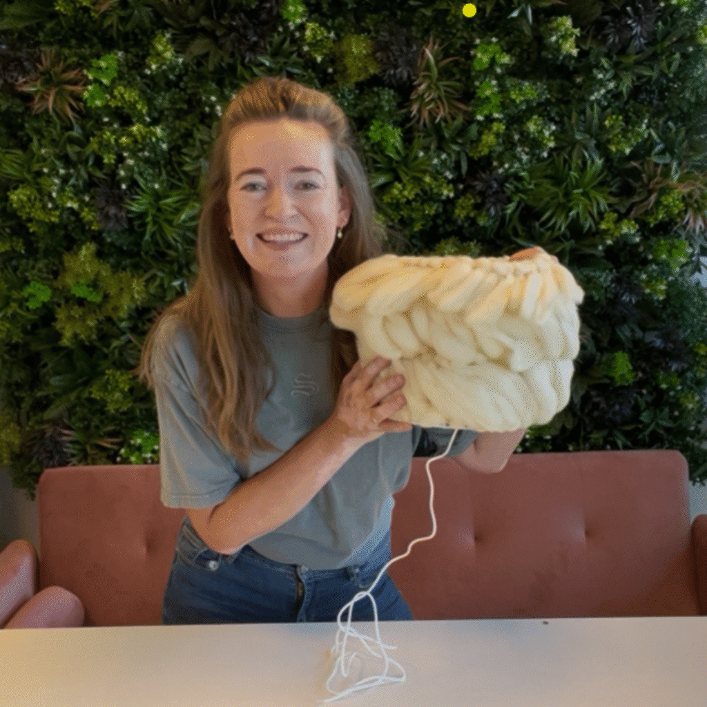 Lampenkap van lontwol gemaakt door Sarah.