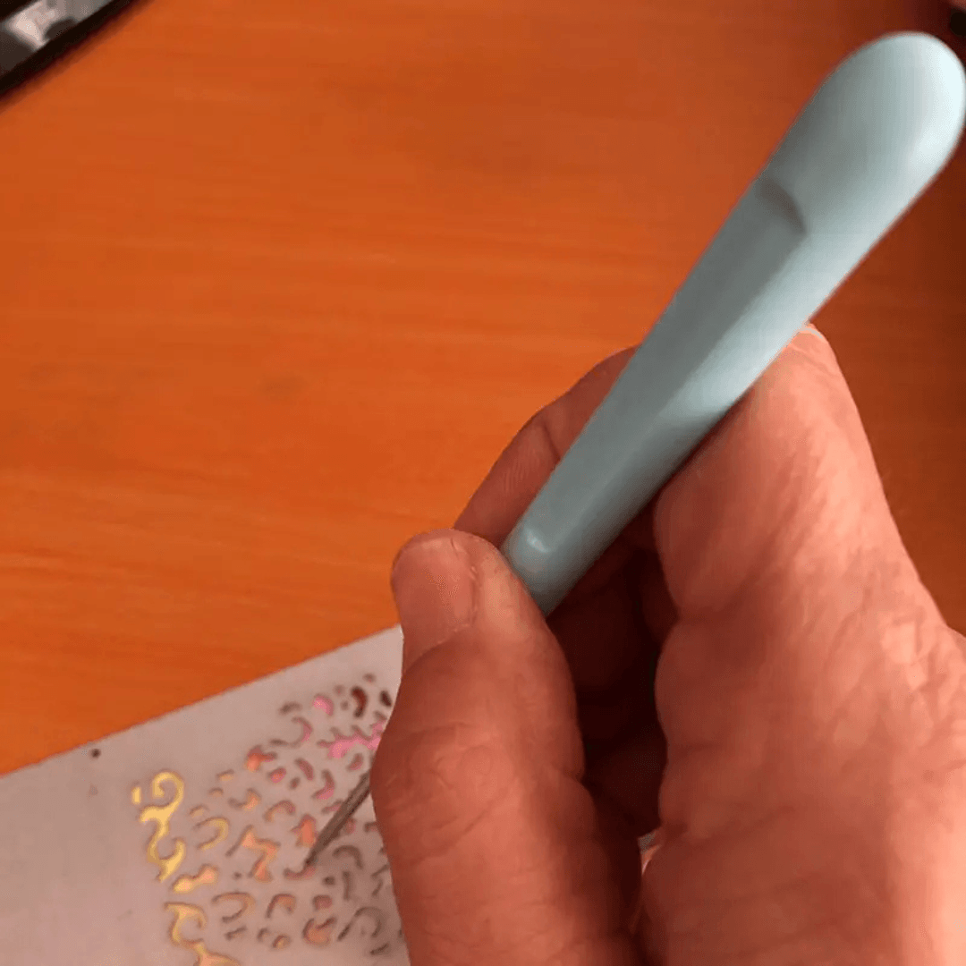 Krasnaald voor klei projecten. Voor het aanbrengen van details.