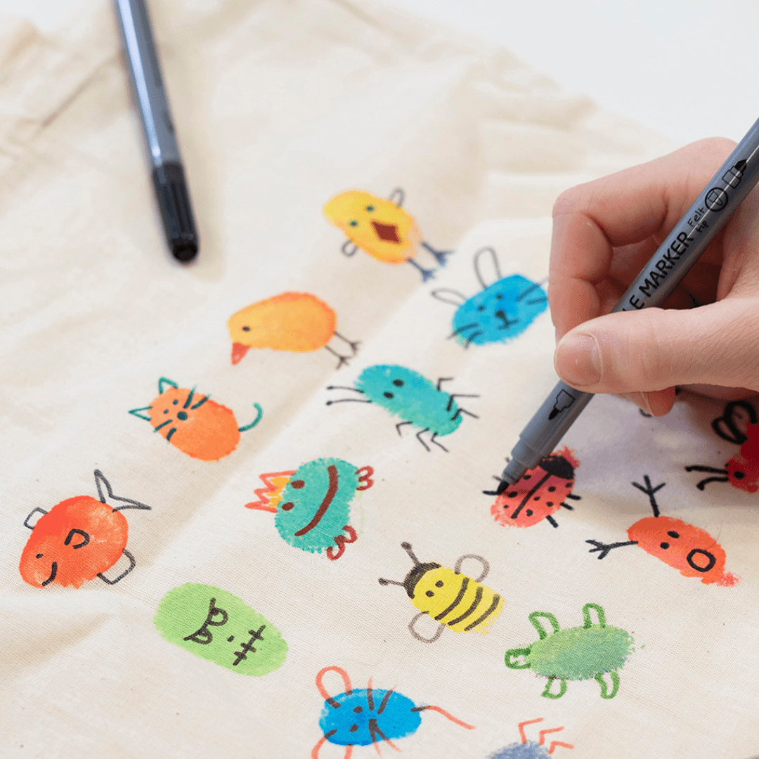 Tas bewerken met textielstiften.