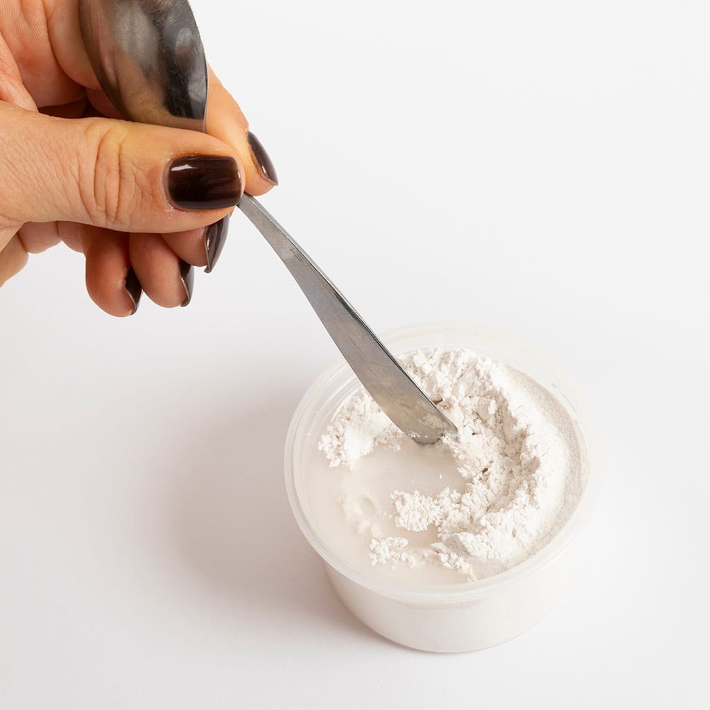 Kerstboompjes gieten met raysin en glitter.