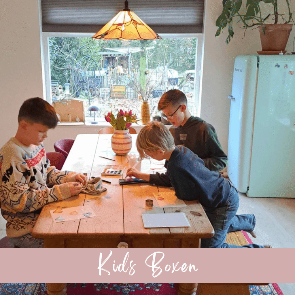 Ontdek de nieuwste kids knutsel boxen en maak het gezellig dit najaar en winter.